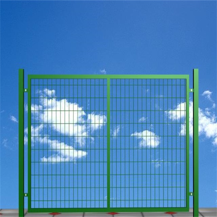 鐵絲網圍欄
