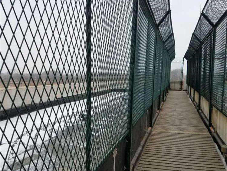 監獄鐵絲網